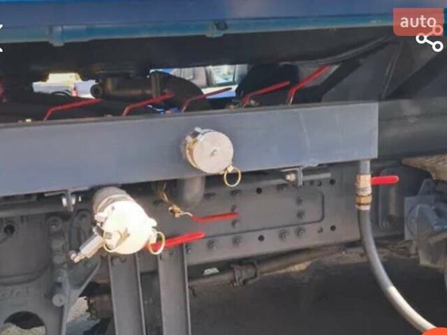 Желтый Даф CF 85, объемом двигателя 12.91 л и пробегом 800 тыс. км за 35000 $, фото 4 на Automoto.ua