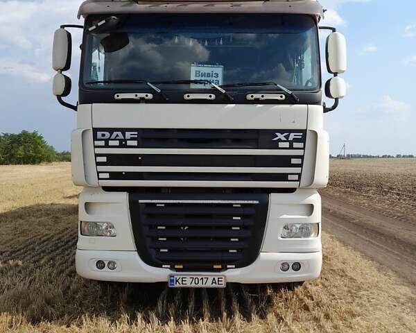 Белый Даф XF 105, объемом двигателя 12 л и пробегом 500 тыс. км за 24000 $, фото 1 на Automoto.ua