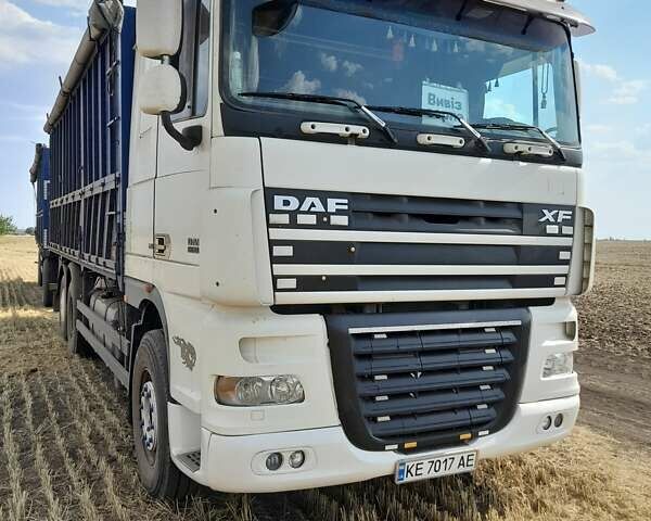 Белый Даф XF 105, объемом двигателя 12 л и пробегом 500 тыс. км за 24000 $, фото 2 на Automoto.ua