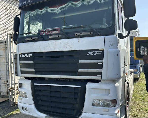 Белый Даф XF 105, объемом двигателя 12.9 л и пробегом 250 тыс. км за 10800 $, фото 1 на Automoto.ua