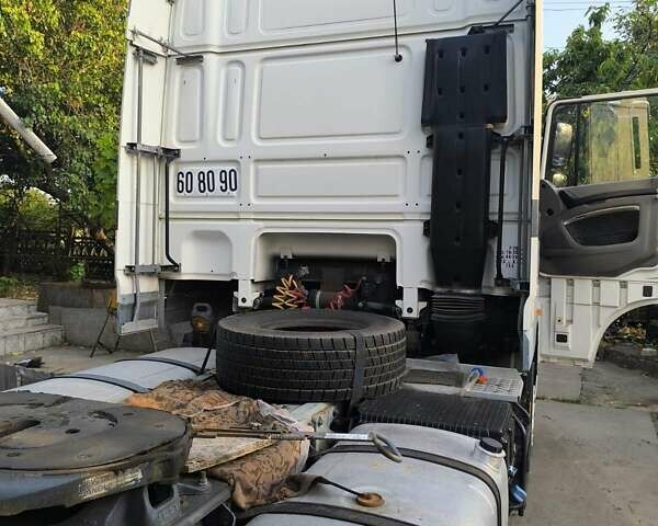 Белый Даф XF 105, объемом двигателя 12.9 л и пробегом 900 тыс. км за 12431 $, фото 3 на Automoto.ua