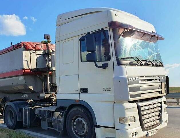 Белый Даф XF 105, объемом двигателя 12.9 л и пробегом 980 тыс. км за 12000 $, фото 4 на Automoto.ua