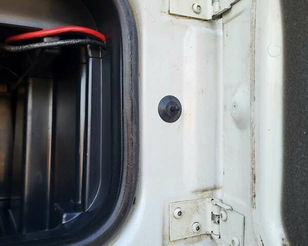 Белый Даф XF 105, объемом двигателя 12.9 л и пробегом 745 тыс. км за 25000 $, фото 15 на Automoto.ua