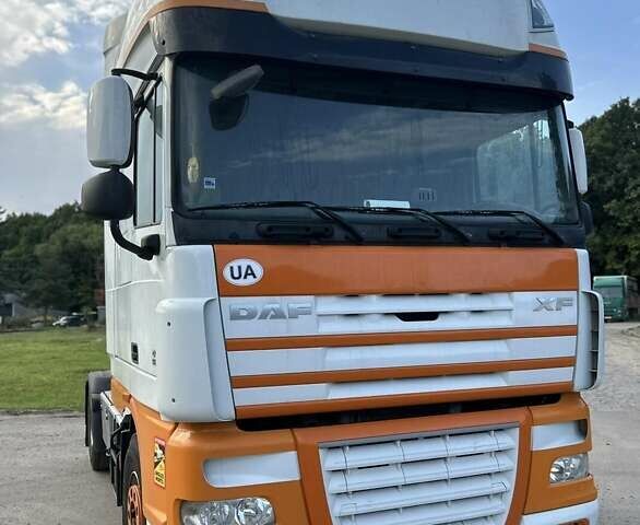 Белый Даф XF 105, объемом двигателя 12.9 л и пробегом 648 тыс. км за 24000 $, фото 1 на Automoto.ua
