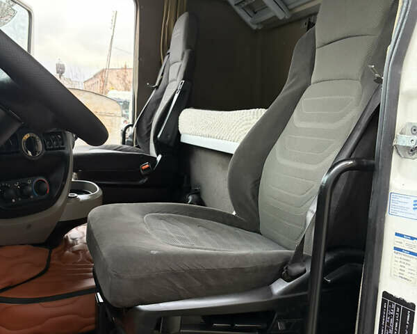 Белый Даф XF 105, объемом двигателя 12.9 л и пробегом 950 тыс. км за 12500 $, фото 26 на Automoto.ua