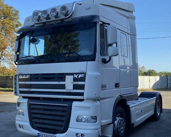 Белый Даф XF 105, объемом двигателя 12.9 л и пробегом 767 тыс. км за 16000 $, фото 1 на Automoto.ua