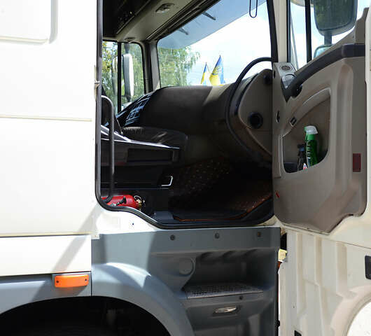 Белый Даф XF 105, объемом двигателя 12.9 л и пробегом 1000 тыс. км за 13800 $, фото 5 на Automoto.ua