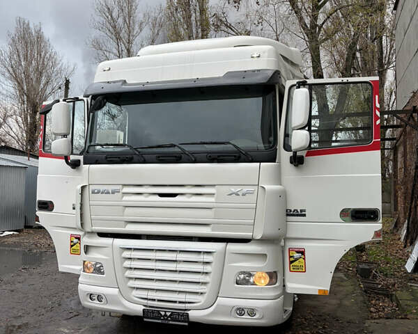 Белый Даф XF 105, объемом двигателя 12.9 л и пробегом 950 тыс. км за 12500 $, фото 2 на Automoto.ua