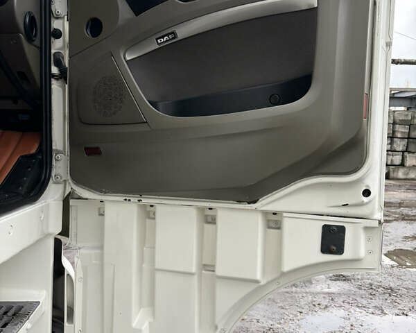 Белый Даф XF 105, объемом двигателя 12.9 л и пробегом 950 тыс. км за 12500 $, фото 23 на Automoto.ua