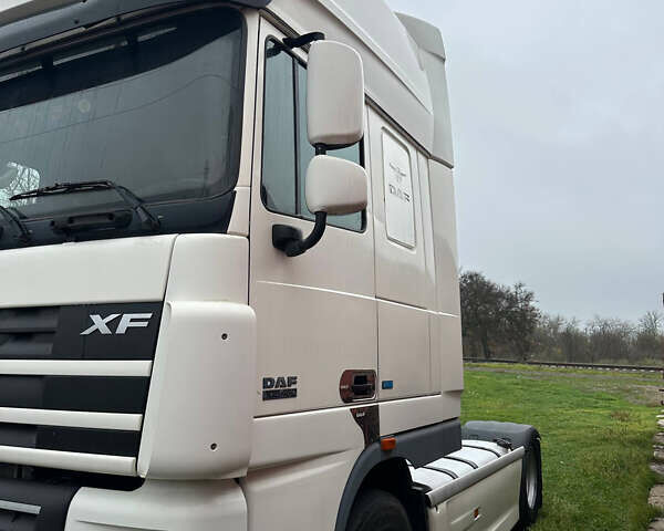 Білий Даф XF 105, об'ємом двигуна 12.9 л та пробігом 870 тис. км за 18700 $, фото 1 на Automoto.ua