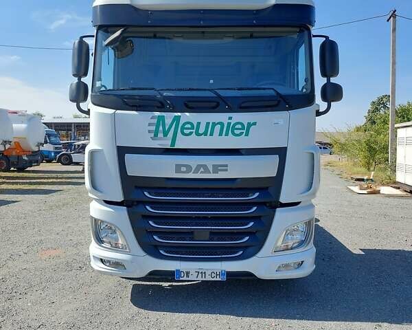 Белый Даф XF 105, объемом двигателя 12.9 л и пробегом 560 тыс. км за 29909 $, фото 1 на Automoto.ua