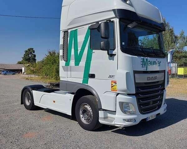 Белый Даф XF 105, объемом двигателя 12.9 л и пробегом 560 тыс. км за 29909 $, фото 2 на Automoto.ua