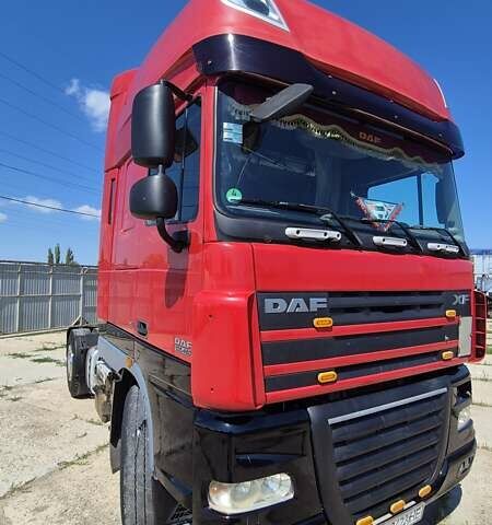 Червоний Даф XF 105, об'ємом двигуна 12.9 л та пробігом 975 тис. км за 22500 $, фото 1 на Automoto.ua