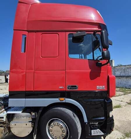 Червоний Даф XF 105, об'ємом двигуна 12.9 л та пробігом 975 тис. км за 22500 $, фото 2 на Automoto.ua