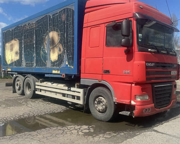 Красный Даф XF 105, объемом двигателя 12.9 л и пробегом 957 тыс. км за 14500 $, фото 1 на Automoto.ua