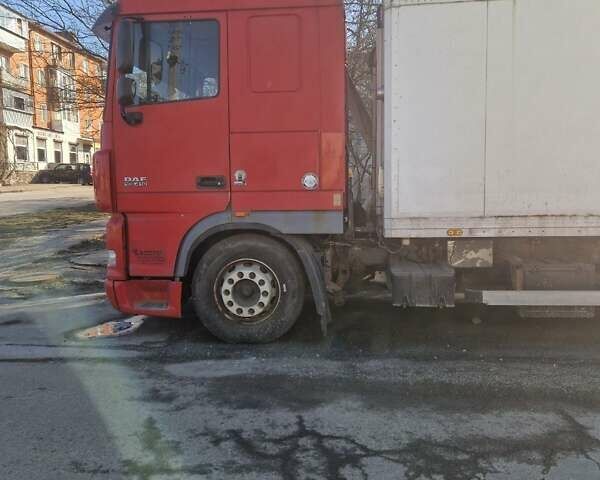 Красный Даф XF 105, объемом двигателя 12.9 л и пробегом 900 тыс. км за 21500 $, фото 2 на Automoto.ua