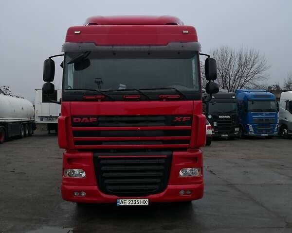 Червоний Даф XF 105, об'ємом двигуна 12.9 л та пробігом 379 тис. км за 16200 $, фото 1 на Automoto.ua