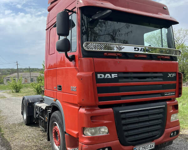 Красный Даф XF 105, объемом двигателя 0 л и пробегом 180 тыс. км за 14500 $, фото 1 на Automoto.ua