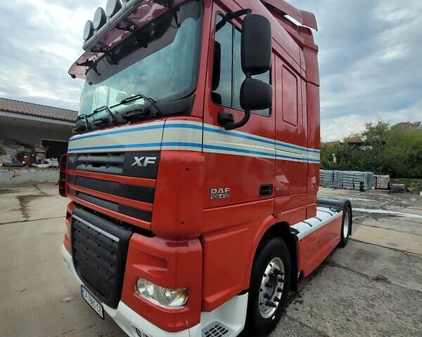 Красный Даф XF 105, объемом двигателя 12.9 л и пробегом 929 тыс. км за 12000 $, фото 2 на Automoto.ua