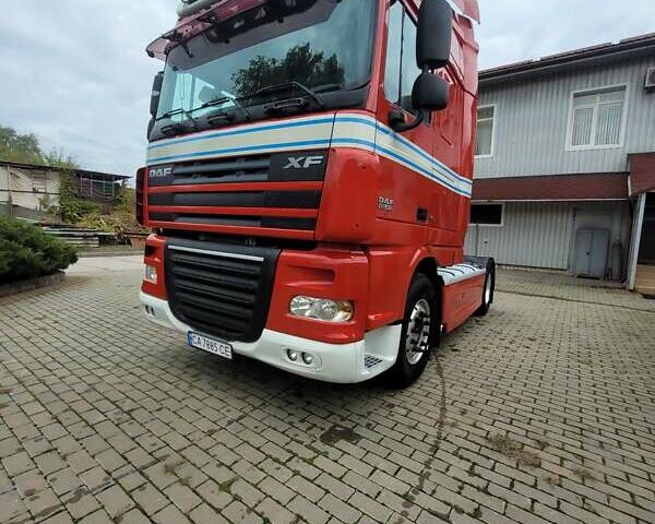 Красный Даф XF 105, объемом двигателя 12.9 л и пробегом 929 тыс. км за 12000 $, фото 3 на Automoto.ua