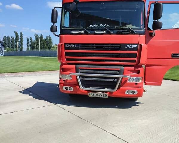 Красный Даф XF 105, объемом двигателя 12.9 л и пробегом 999 тыс. км за 15000 $, фото 2 на Automoto.ua