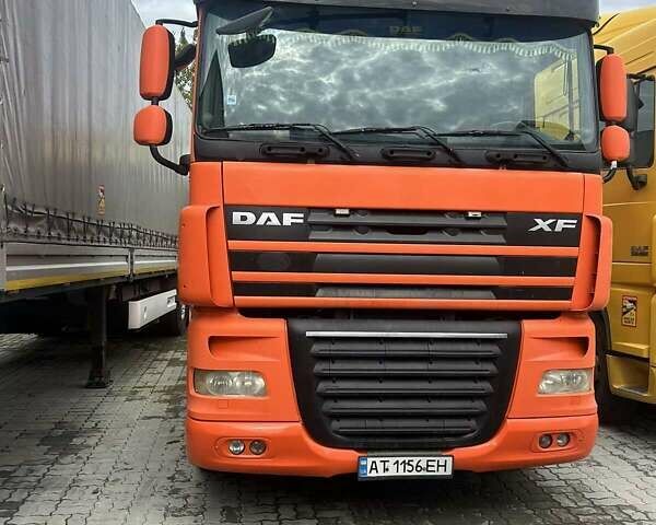 Красный Даф XF 105, объемом двигателя 12 л и пробегом 685 тыс. км за 16900 $, фото 1 на Automoto.ua