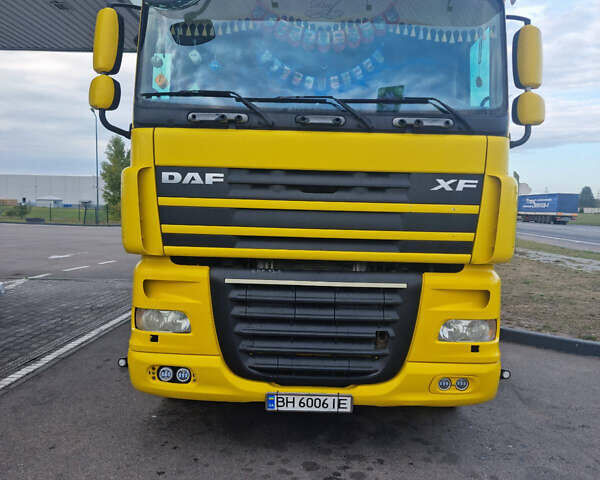 Желтый Даф XF 105, объемом двигателя 12.9 л и пробегом 900 тыс. км за 17500 $, фото 1 на Automoto.ua