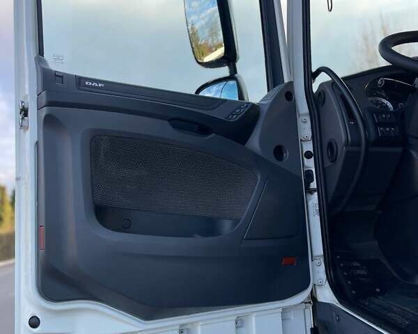 Белый Даф XF 106, объемом двигателя 12.9 л и пробегом 782 тыс. км за 23900 $, фото 28 на Automoto.ua