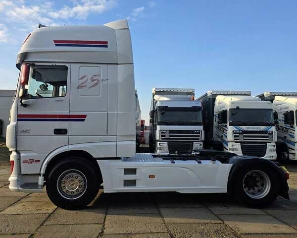 Белый Даф XF 106, объемом двигателя 12.9 л и пробегом 999 тыс. км за 18900 $, фото 2 на Automoto.ua