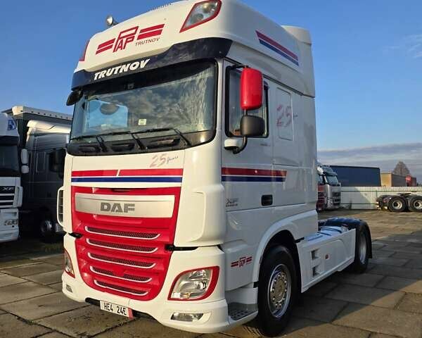 Белый Даф XF 106, объемом двигателя 12.9 л и пробегом 999 тыс. км за 18900 $, фото 1 на Automoto.ua