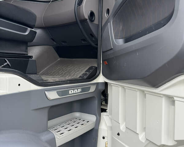 Білий Даф XF 106, об'ємом двигуна 12.9 л та пробігом 609 тис. км за 33800 $, фото 47 на Automoto.ua