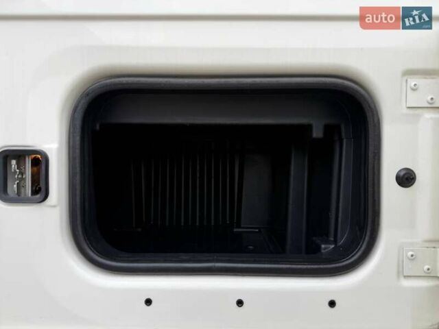 Белый Даф XF 106, объемом двигателя 12.9 л и пробегом 500 тыс. км за 35999 $, фото 81 на Automoto.ua