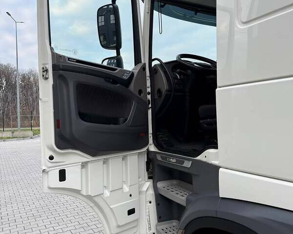 Белый Даф XF 106, объемом двигателя 12.9 л и пробегом 500 тыс. км за 35999 $, фото 69 на Automoto.ua