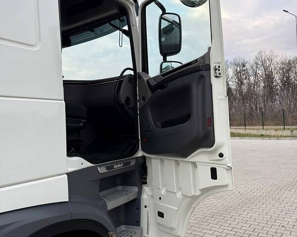 Белый Даф XF 106, объемом двигателя 12.9 л и пробегом 500 тыс. км за 35999 $, фото 110 на Automoto.ua