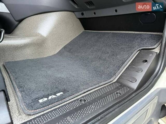 Белый Даф XF 106, объемом двигателя 12.9 л и пробегом 500 тыс. км за 35999 $, фото 114 на Automoto.ua