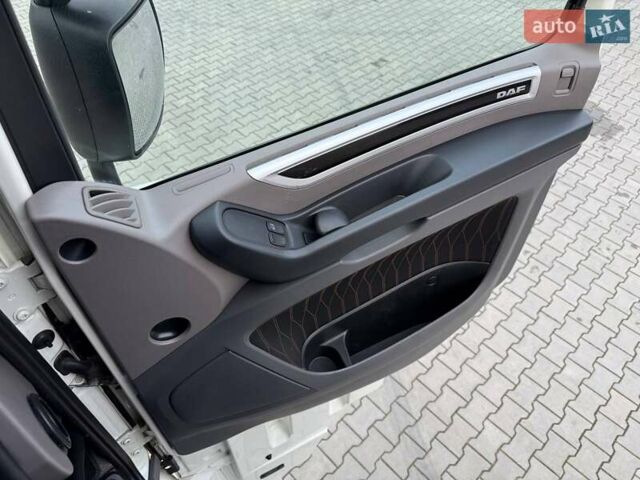 Белый Даф XF 106, объемом двигателя 12.9 л и пробегом 500 тыс. км за 35999 $, фото 118 на Automoto.ua