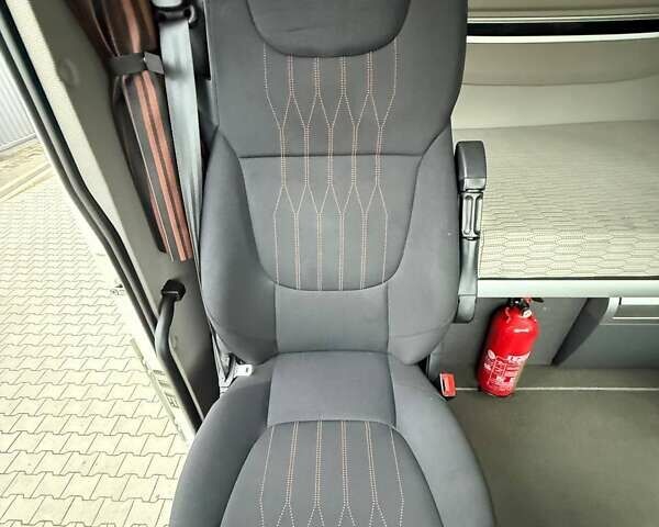 Белый Даф XF 106, объемом двигателя 12.9 л и пробегом 500 тыс. км за 35999 $, фото 116 на Automoto.ua