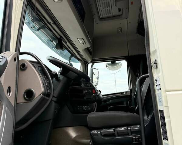 Белый Даф XF 106, объемом двигателя 12.9 л и пробегом 500 тыс. км за 35999 $, фото 71 на Automoto.ua