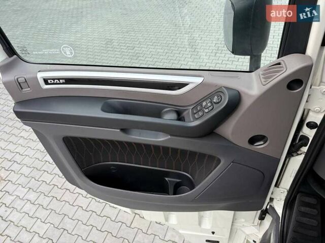 Белый Даф XF 106, объемом двигателя 12.9 л и пробегом 500 тыс. км за 35999 $, фото 78 на Automoto.ua