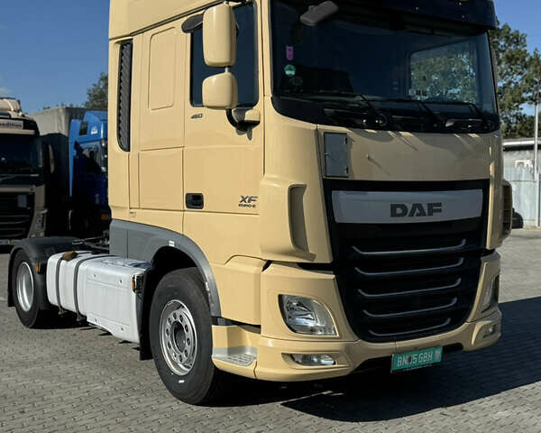 Бежевый Даф XF 106, объемом двигателя 12.9 л и пробегом 750 тыс. км за 28707 $, фото 2 на Automoto.ua
