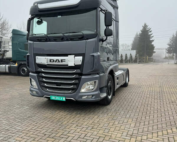 Серый Даф XF 106, объемом двигателя 12.9 л и пробегом 689 тыс. км за 32900 $, фото 2 на Automoto.ua