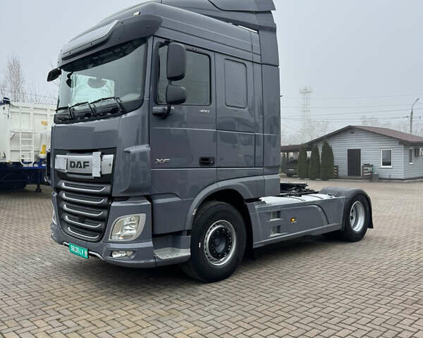 Серый Даф XF 106, объемом двигателя 12.9 л и пробегом 689 тыс. км за 32900 $, фото 3 на Automoto.ua