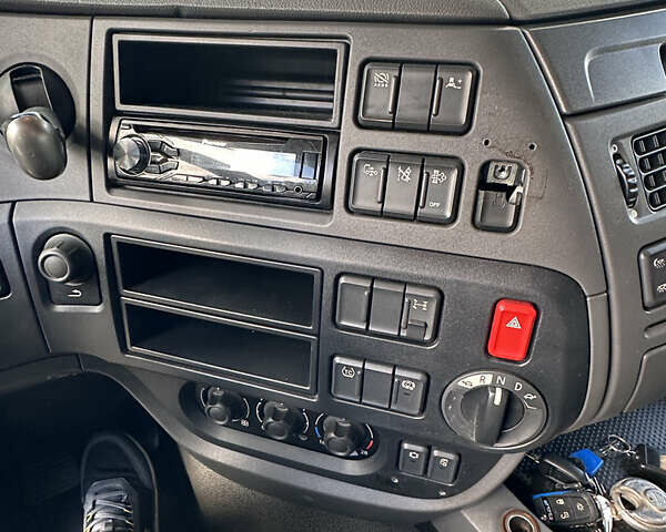 Синий Даф XF 106, объемом двигателя 11 л и пробегом 554 тыс. км за 23000 $, фото 3 на Automoto.ua