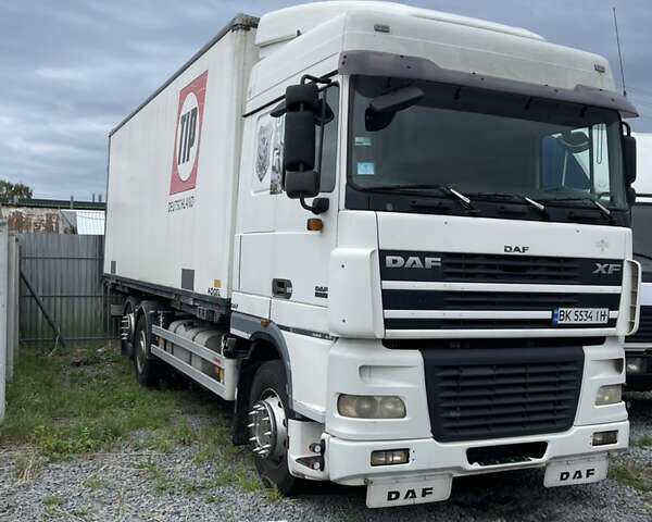 Даф XF 95 2003 у Рівному на Automoto.ua Білий Даф XF 95, об'ємом двигуна 12.58 л та пробігом 2 тис. км за 15500 $, фото 1 на Automoto.ua