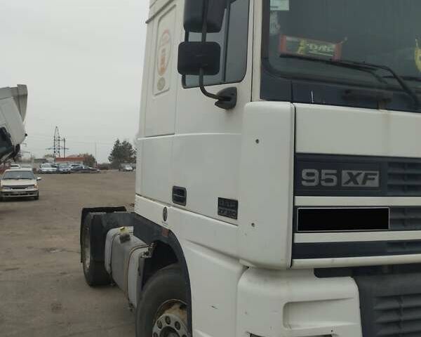 Білий Даф XF 95, об'ємом двигуна 12.65 л та пробігом 441 тис. км за 5500 $, фото 1 на Automoto.ua