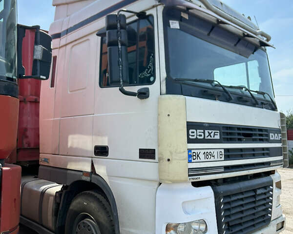 Белый Даф XF 95, объемом двигателя 12.58 л и пробегом 1000 тыс. км за 7000 $, фото 2 на Automoto.ua