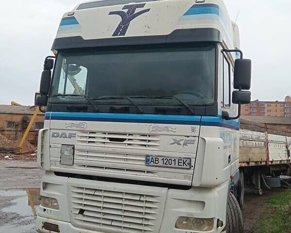 Белый Даф XF 95, объемом двигателя 12.58 л и пробегом 300 тыс. км за 6000 $, фото 1 на Automoto.ua