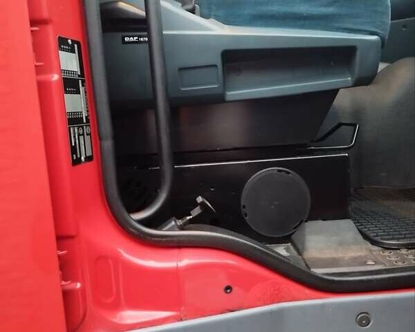 Красный Даф XF 95, объемом двигателя 12.58 л и пробегом 789 тыс. км за 18000 $, фото 150 на Automoto.ua