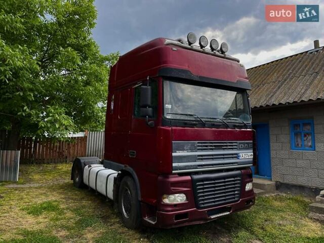 Красный Даф XF 95, объемом двигателя 12.6 л и пробегом 100 тыс. км за 4500 $, фото 3 на Automoto.ua