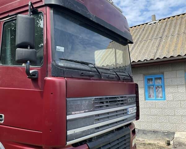 Красный Даф XF 95, объемом двигателя 12.6 л и пробегом 100 тыс. км за 4500 $, фото 1 на Automoto.ua